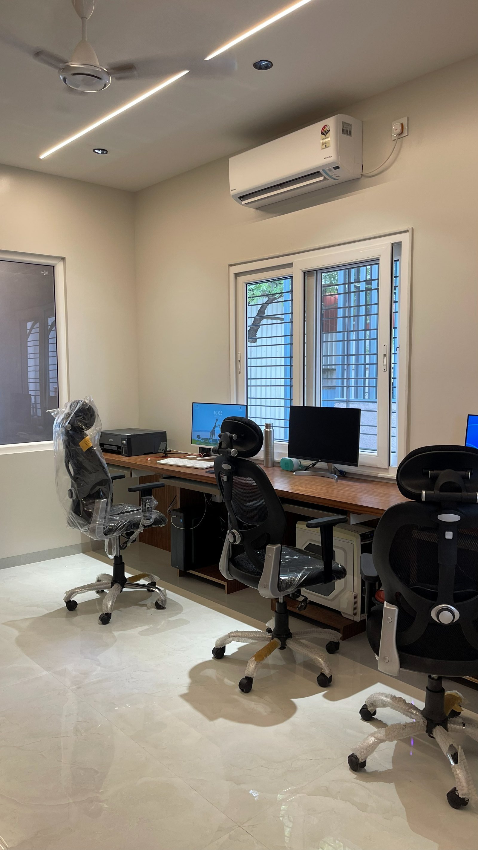 Working area, Lonar office